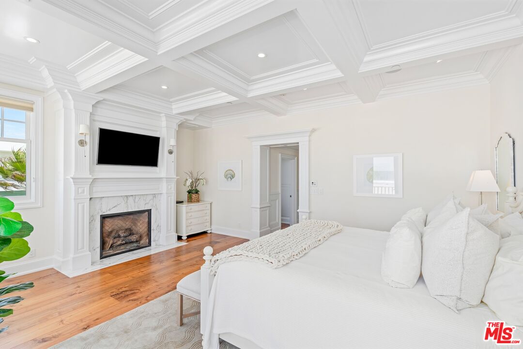 2705 Ocean Front Walk