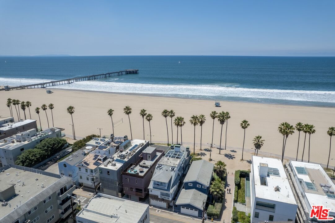 2705 Ocean Front Walk