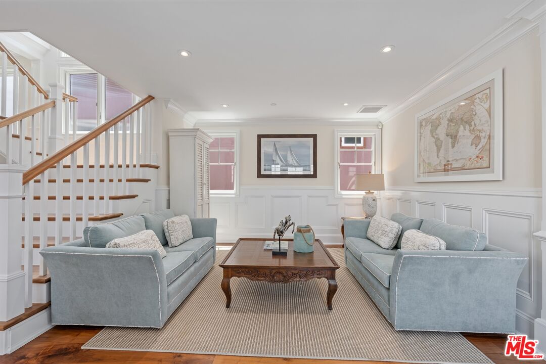 2705 Ocean Front Walk
