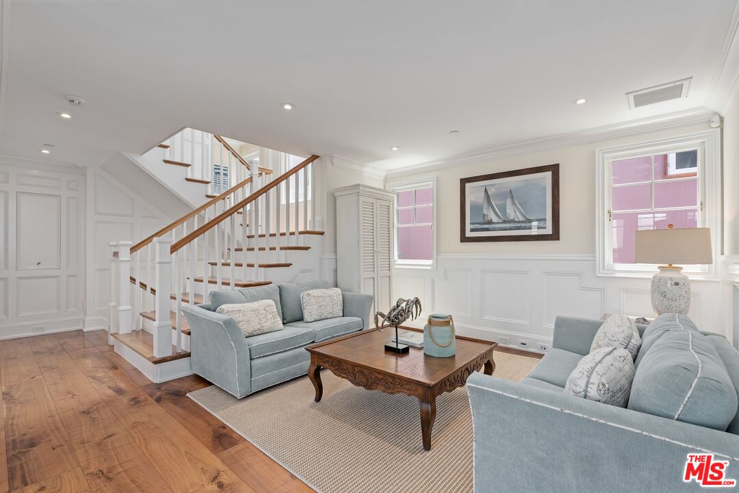2705 Ocean Front Walk