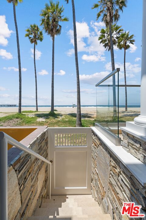 2705 Ocean Front Walk