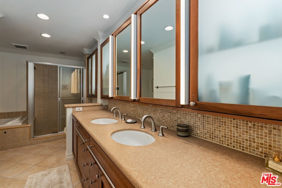 20 Ketch St Unit: 1