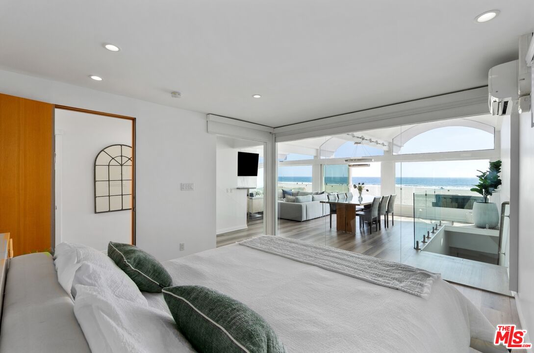 3806 Ocean Front Walk Unit: 2