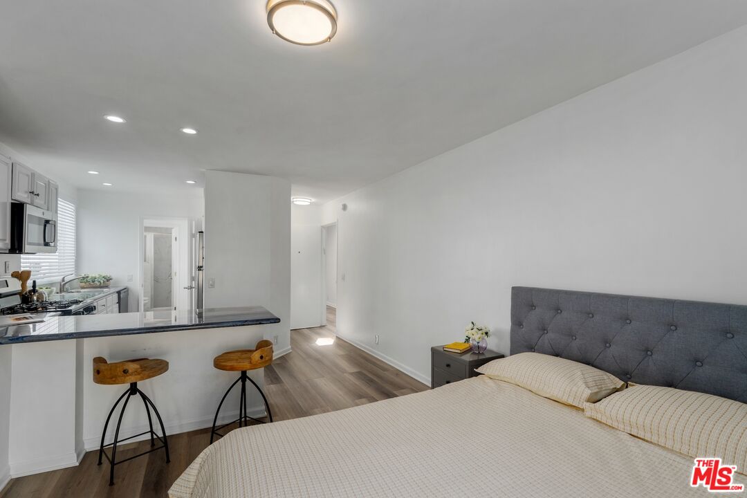 3806 Ocean Front Walk Unit: 2