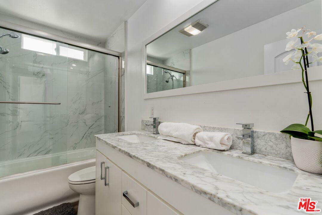 3806 Ocean Front Walk Unit: 2