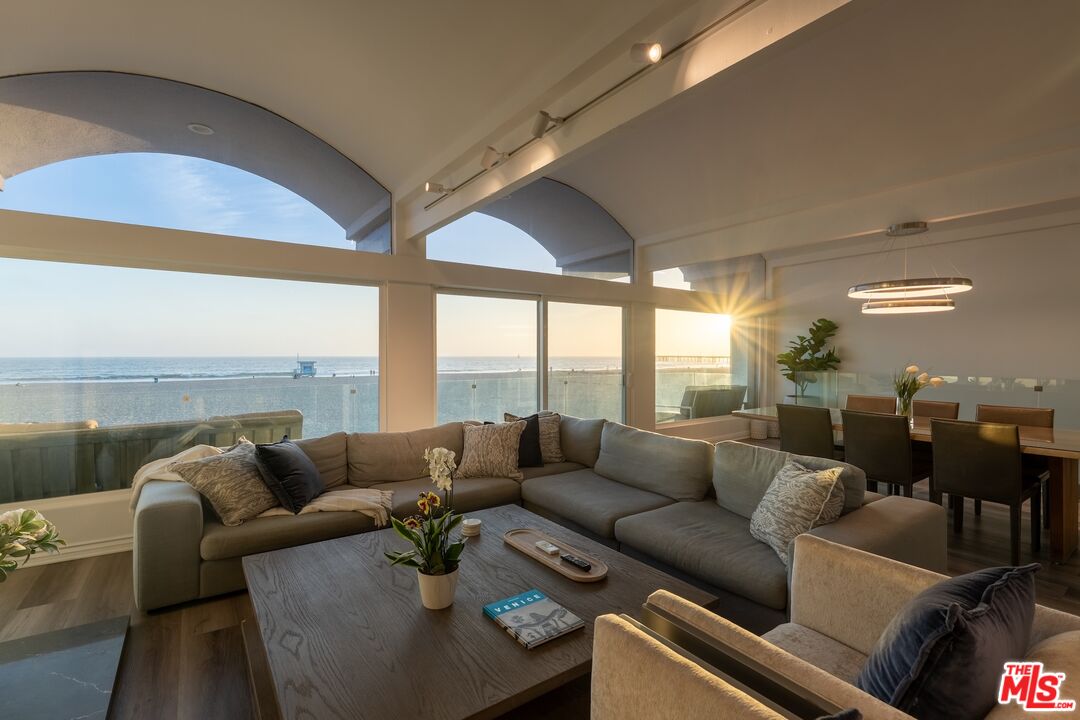 3806 Ocean Front Walk Unit: 2