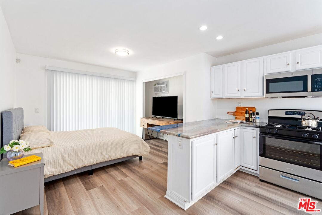 3806 Ocean Front Walk Unit: 2