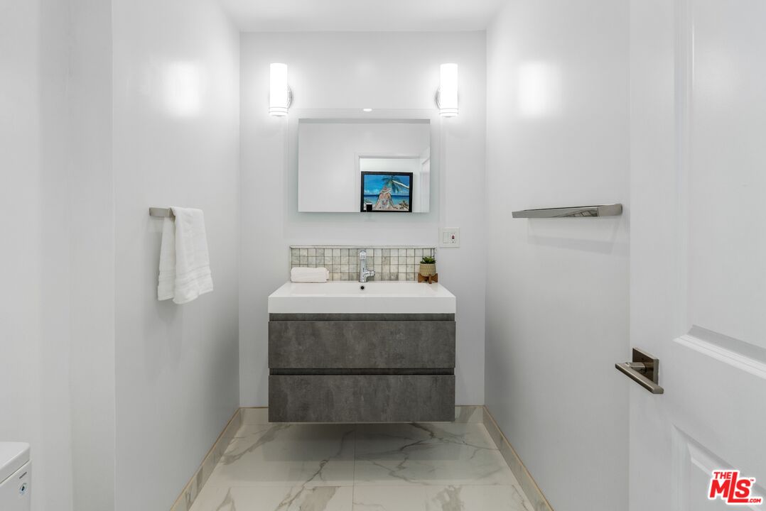 3806 Ocean Front Walk Unit: 2