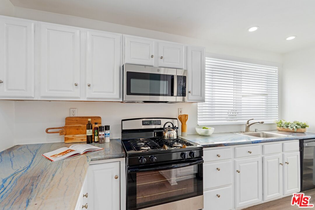3806 Ocean Front Walk Unit: 2