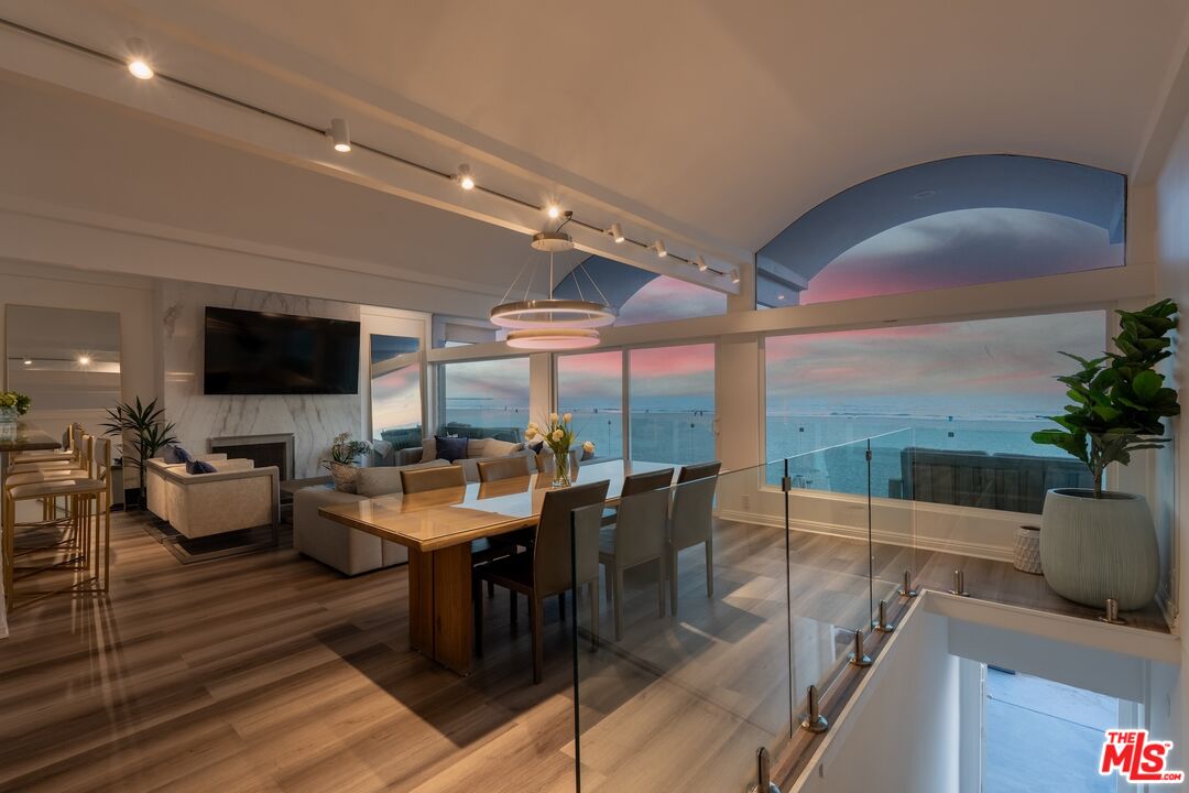 3806 Ocean Front Walk Unit: 2
