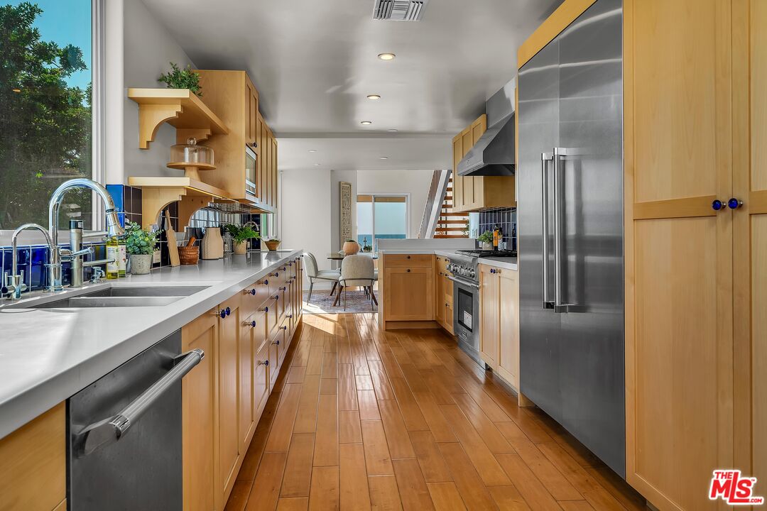 4 Lighthouse St Unit: 13