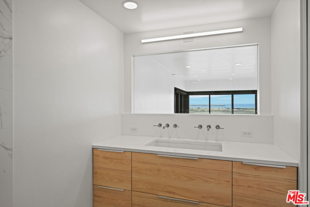 6 Voyage St Unit: 108