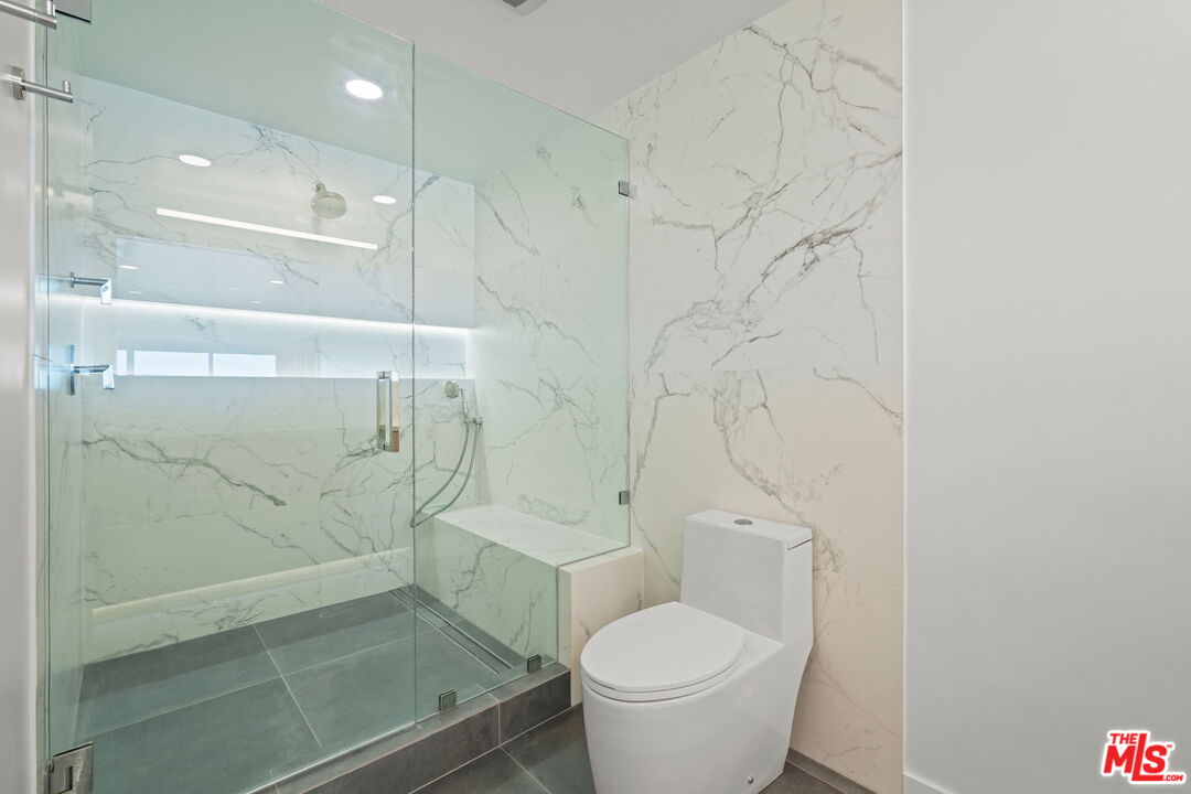 6 Voyage St Unit: 108
