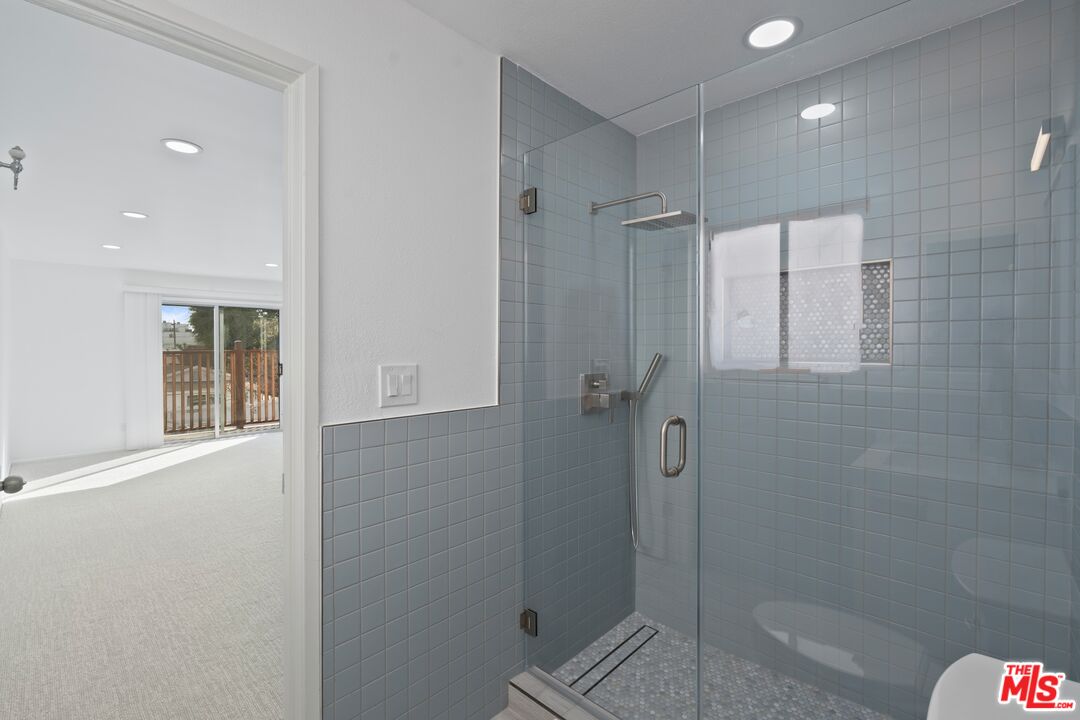 122 Buccaneer St Unit: 3