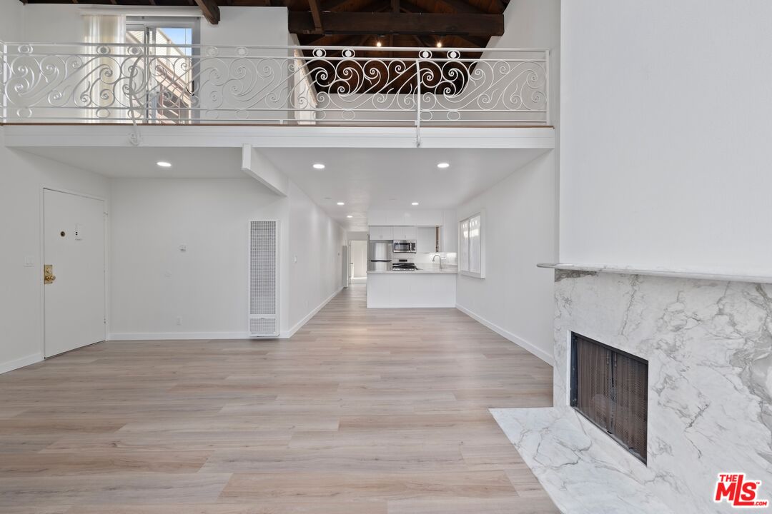 122 Buccaneer St Unit: 3