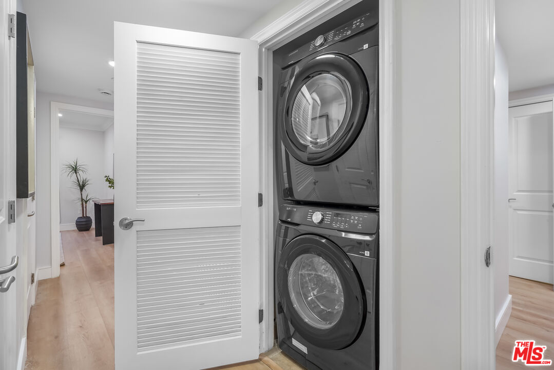 1878 Greenfield Ave Unit: 104