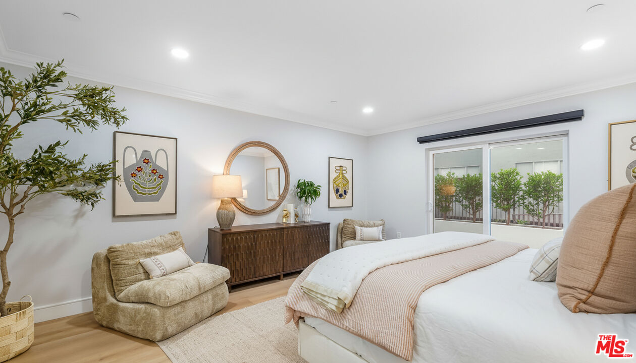 1878 Greenfield Ave Unit: 104