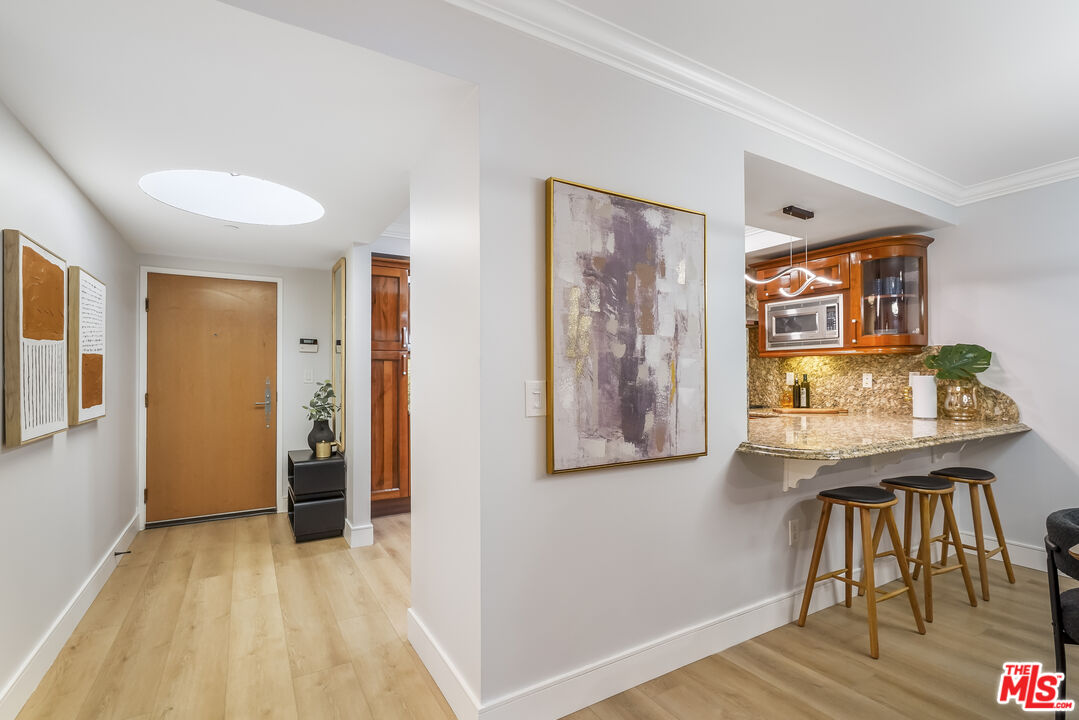 1878 Greenfield Ave Unit: 104