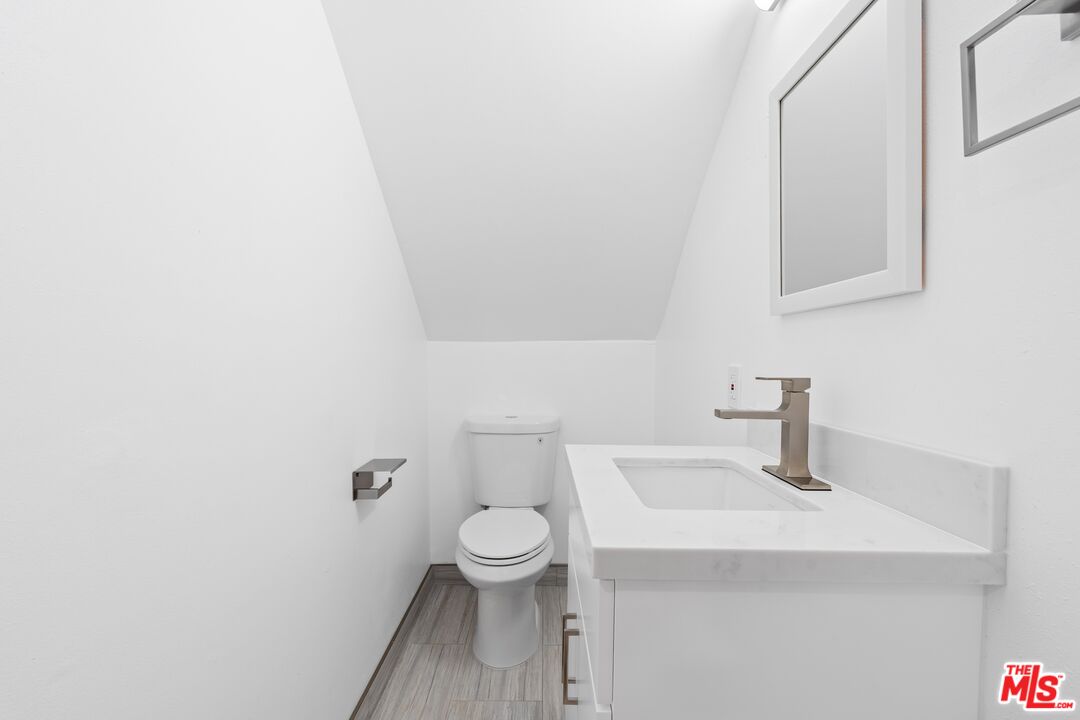 122 Buccaneer St Unit: 1