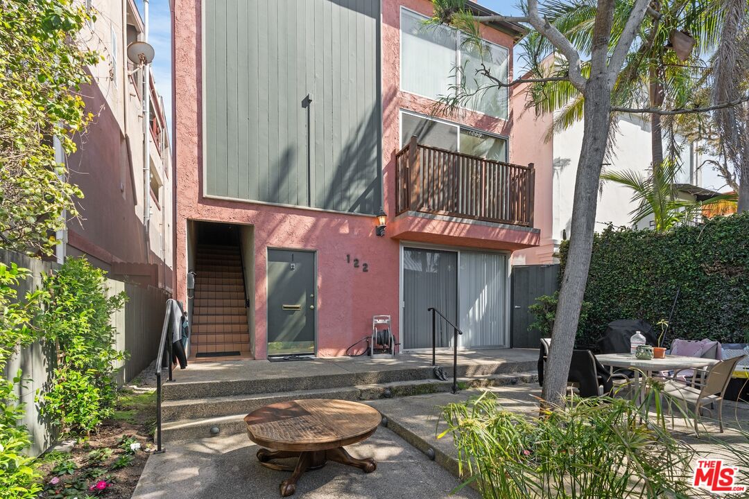 122 Buccaneer St Unit: 1