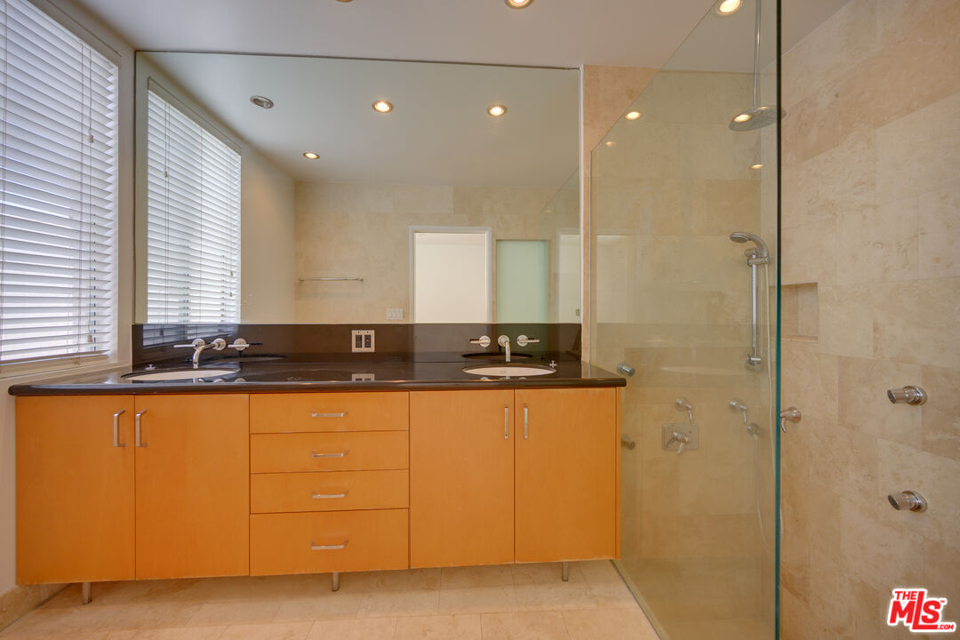 14 Privateer St Unit: 1