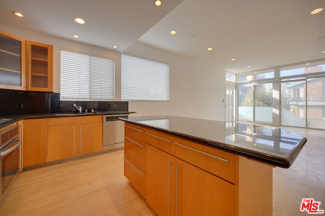 14 Privateer St Unit: 1