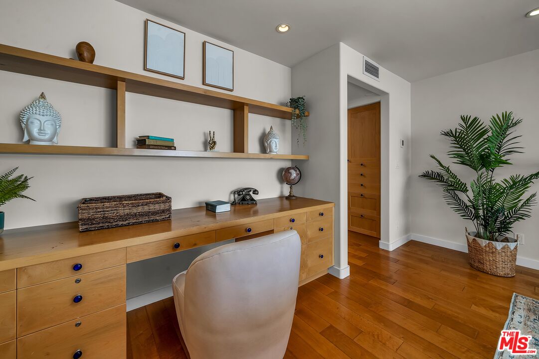 4 Lighthouse St Unit: 13