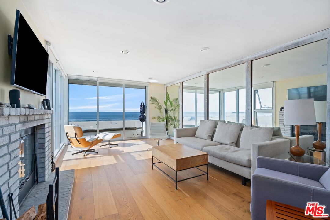 7 Fleet St Unit: 201