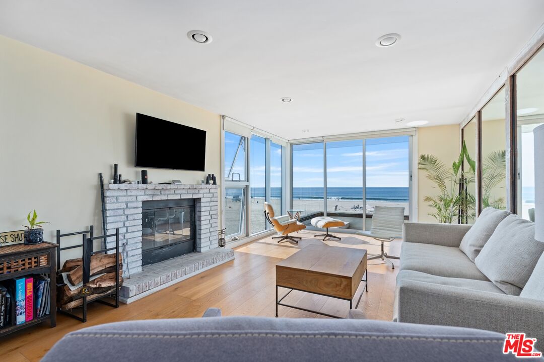 7 Fleet St Unit: 201