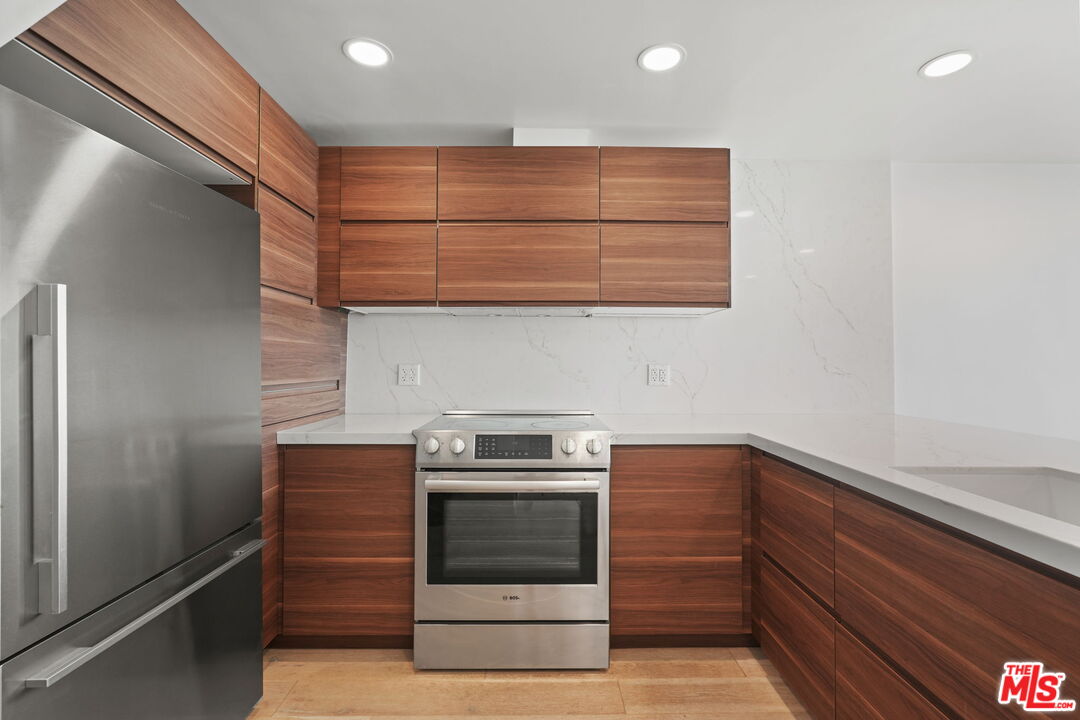 6 Voyage St Unit: 108