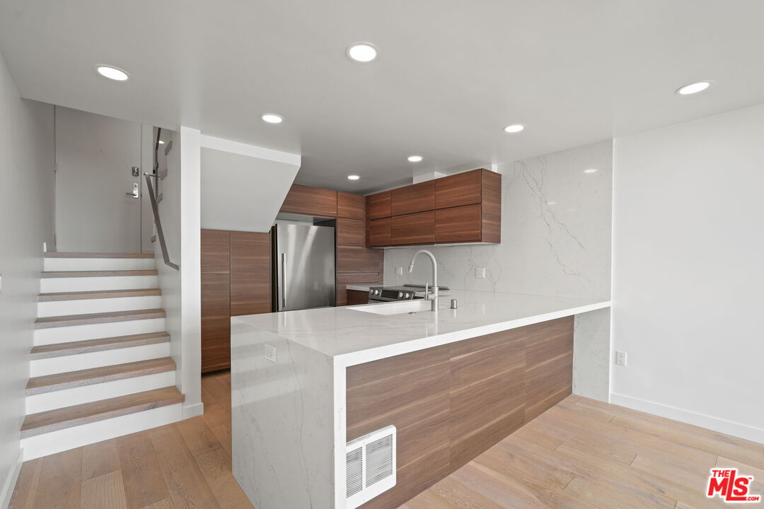 6 Voyage St Unit: 108