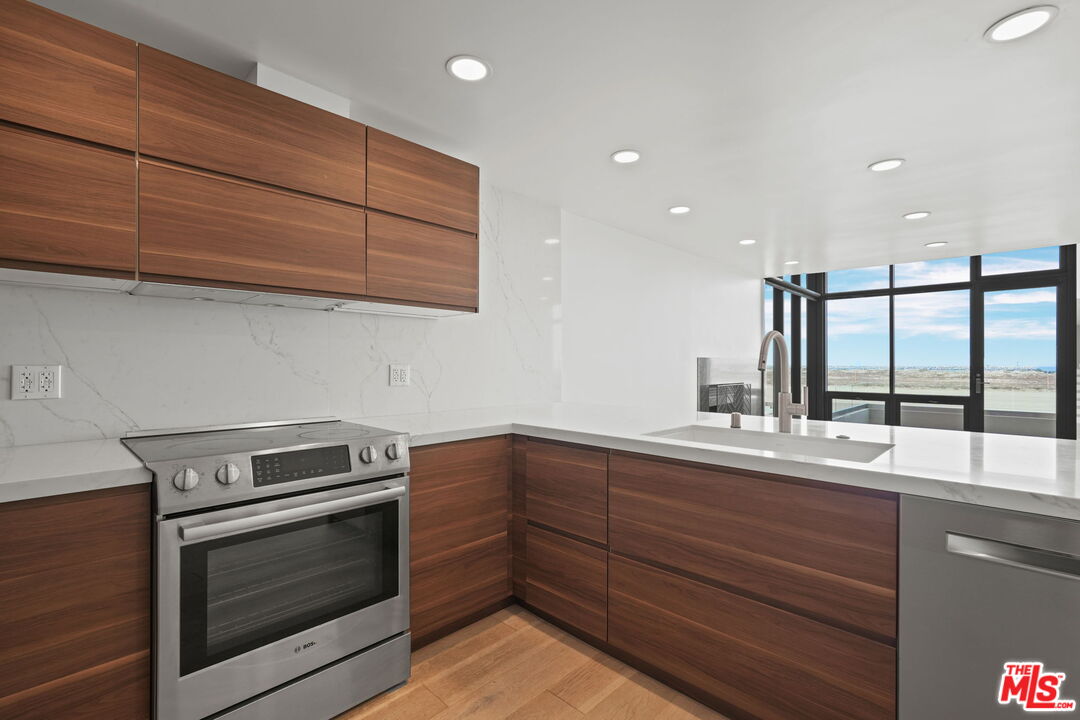 6 Voyage St Unit: 108