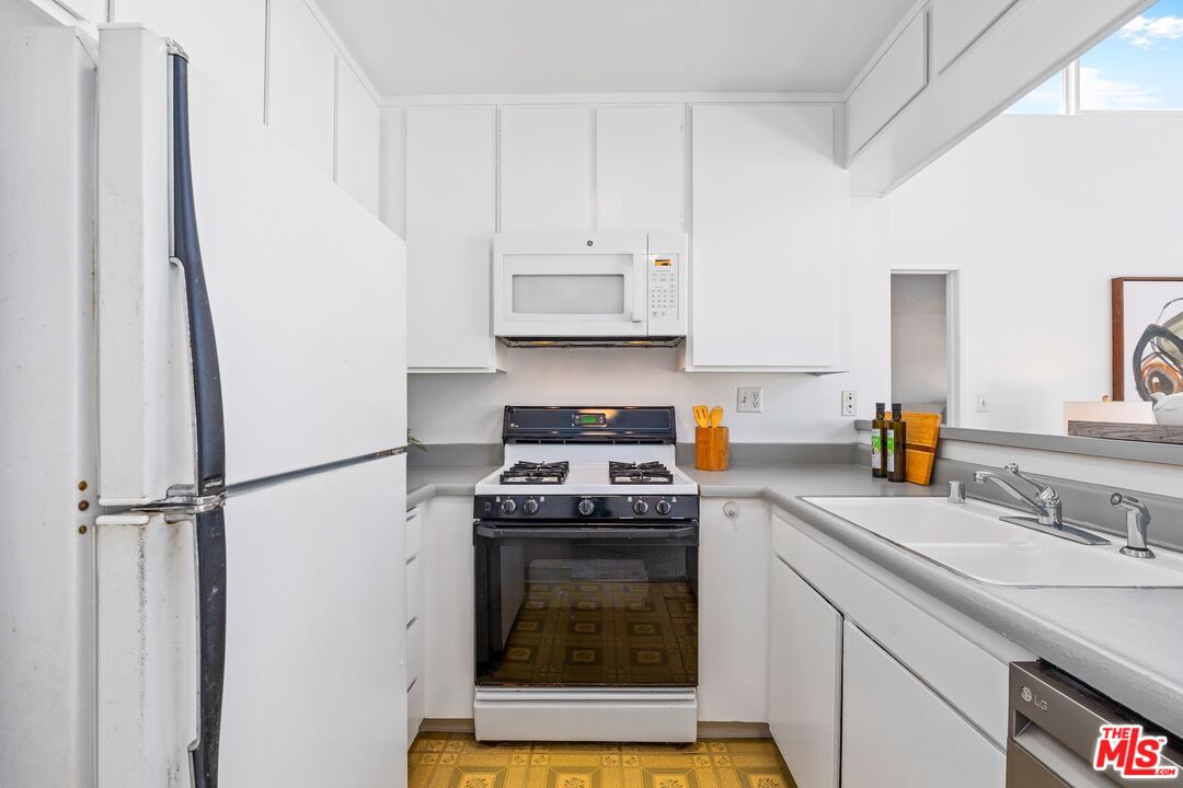 16 Quarterdeck St Unit: 301