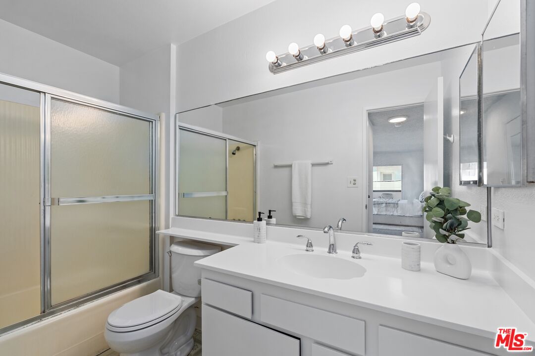 16 Quarterdeck St Unit: 301