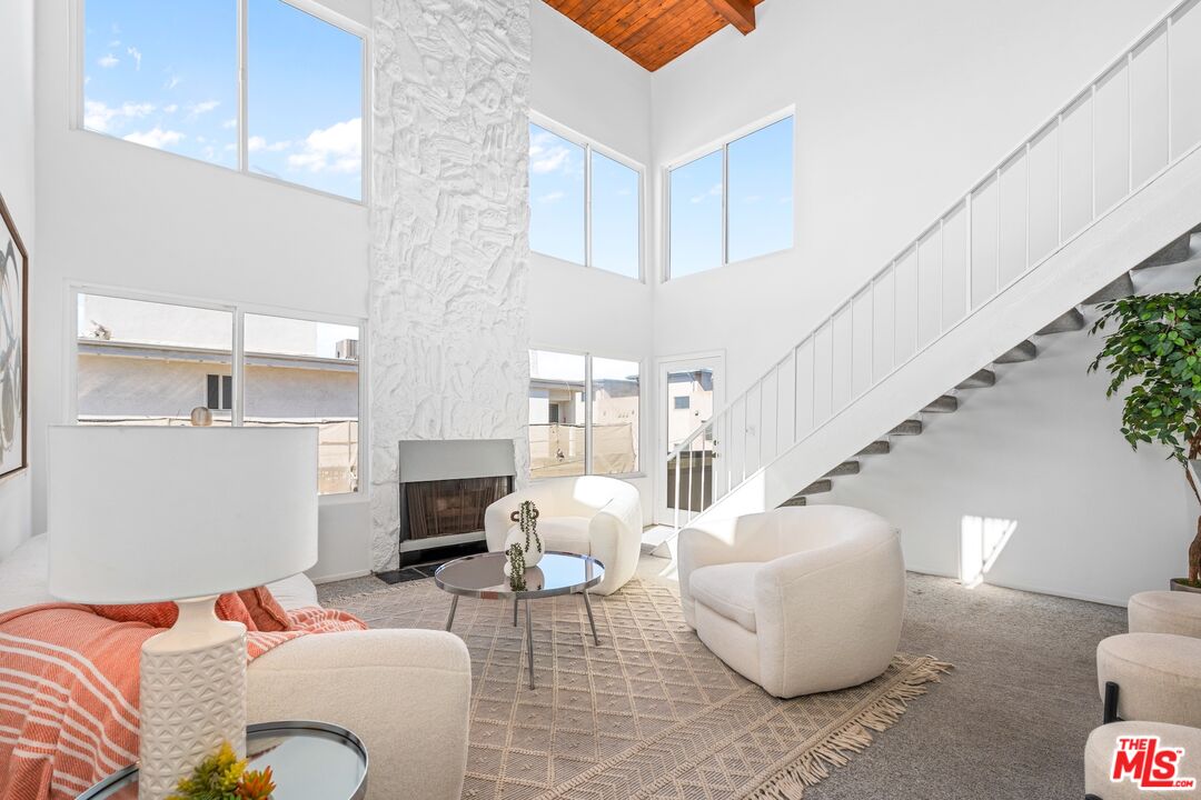 16 Quarterdeck St Unit: 301