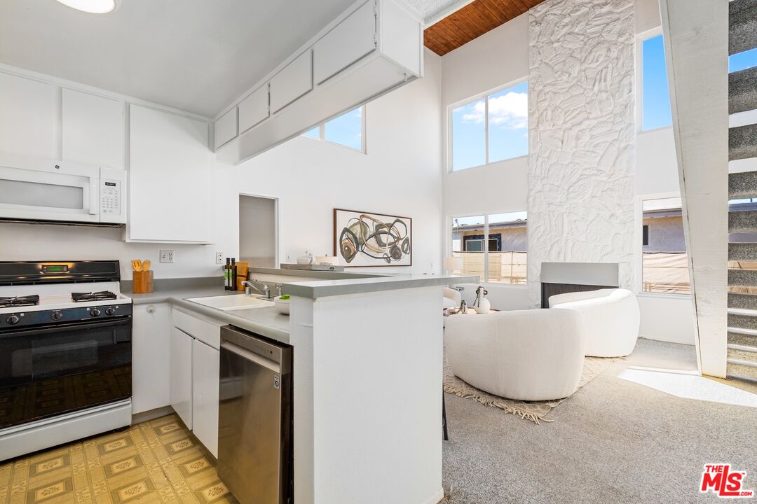 16 Quarterdeck St Unit: 301