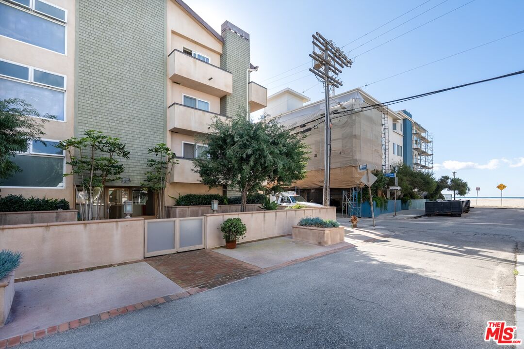 16 Quarterdeck St Unit: 301