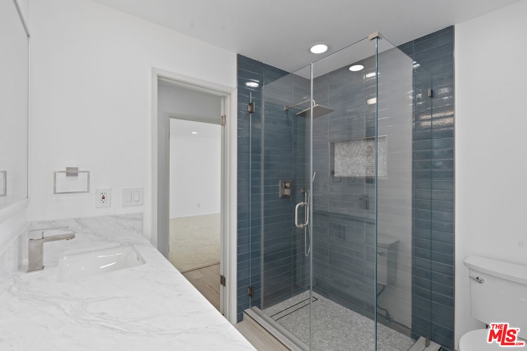 122 Buccaneer St Unit: 3