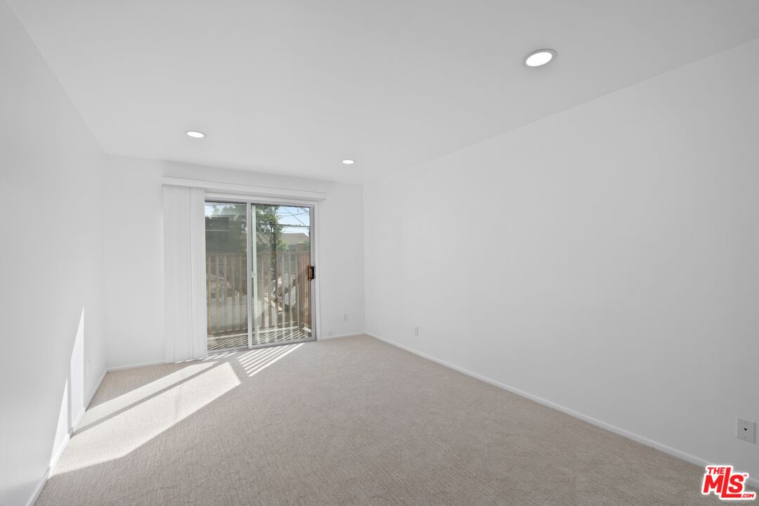 122 Buccaneer St Unit: 3