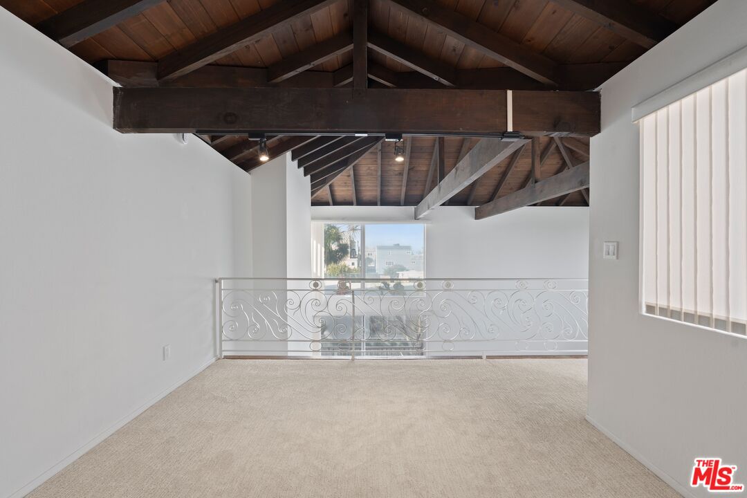 122 Buccaneer St Unit: 3