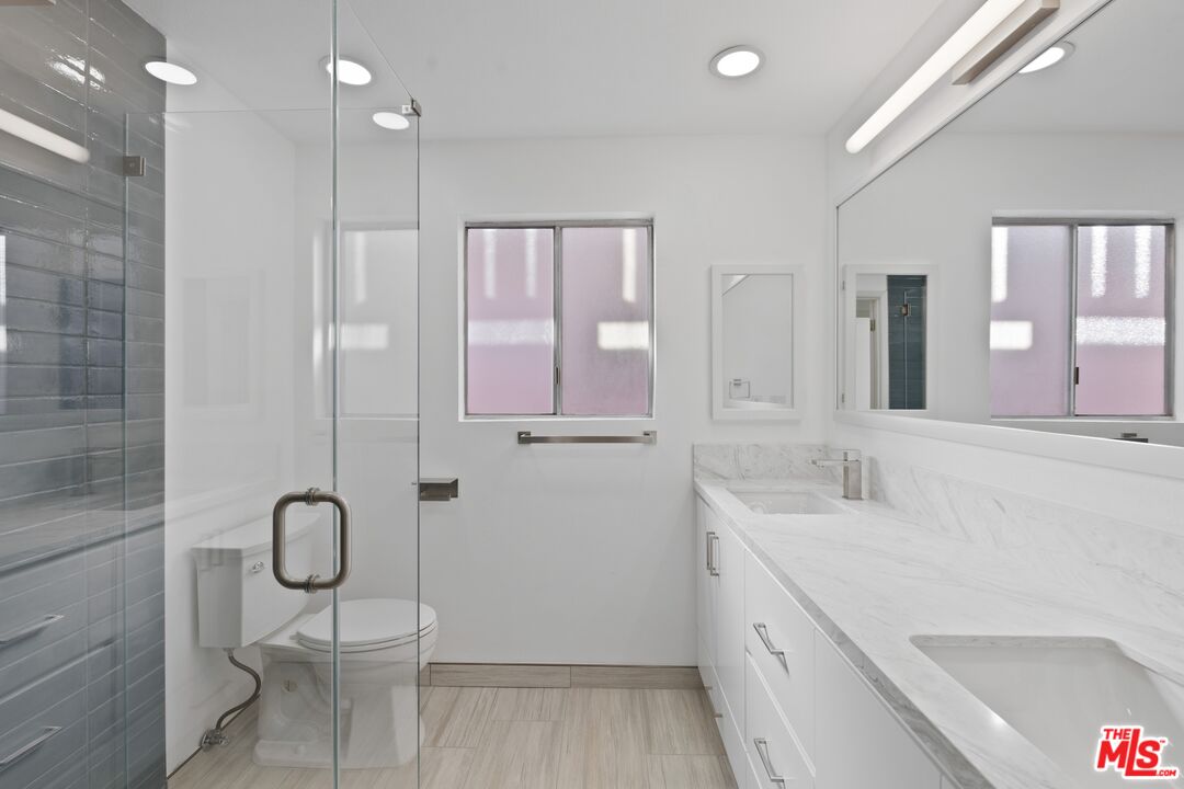 122 Buccaneer St Unit: 3