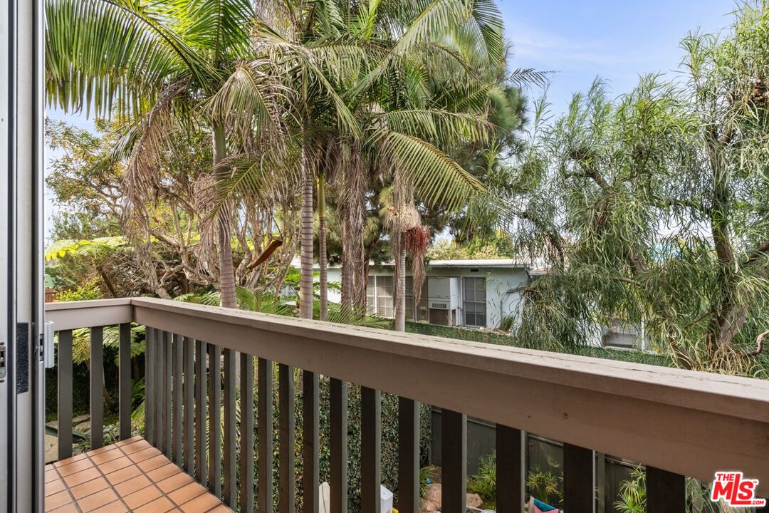 122 Buccaneer St Unit: 3