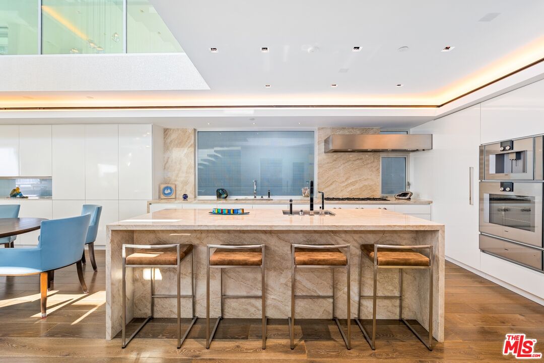 2505 Ocean Front Walk