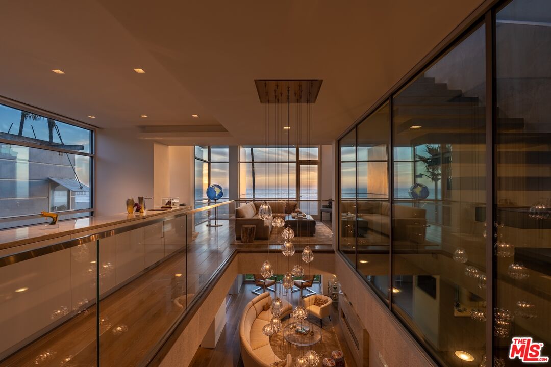 2505 Ocean Front Walk