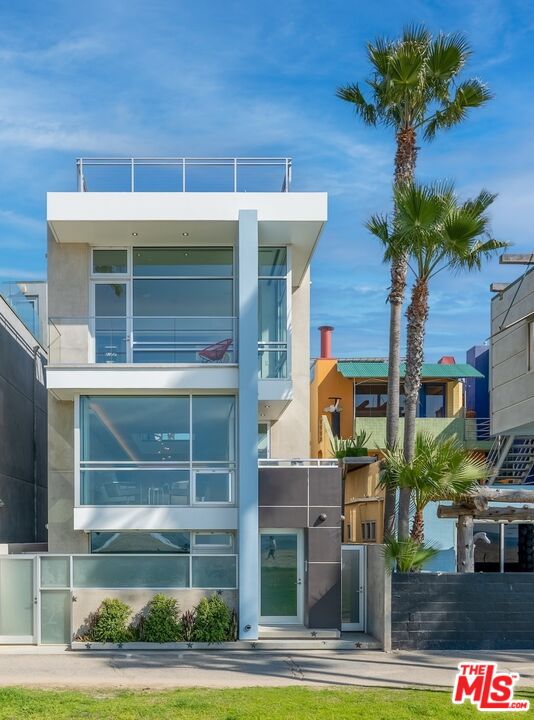 2505 Ocean Front Walk