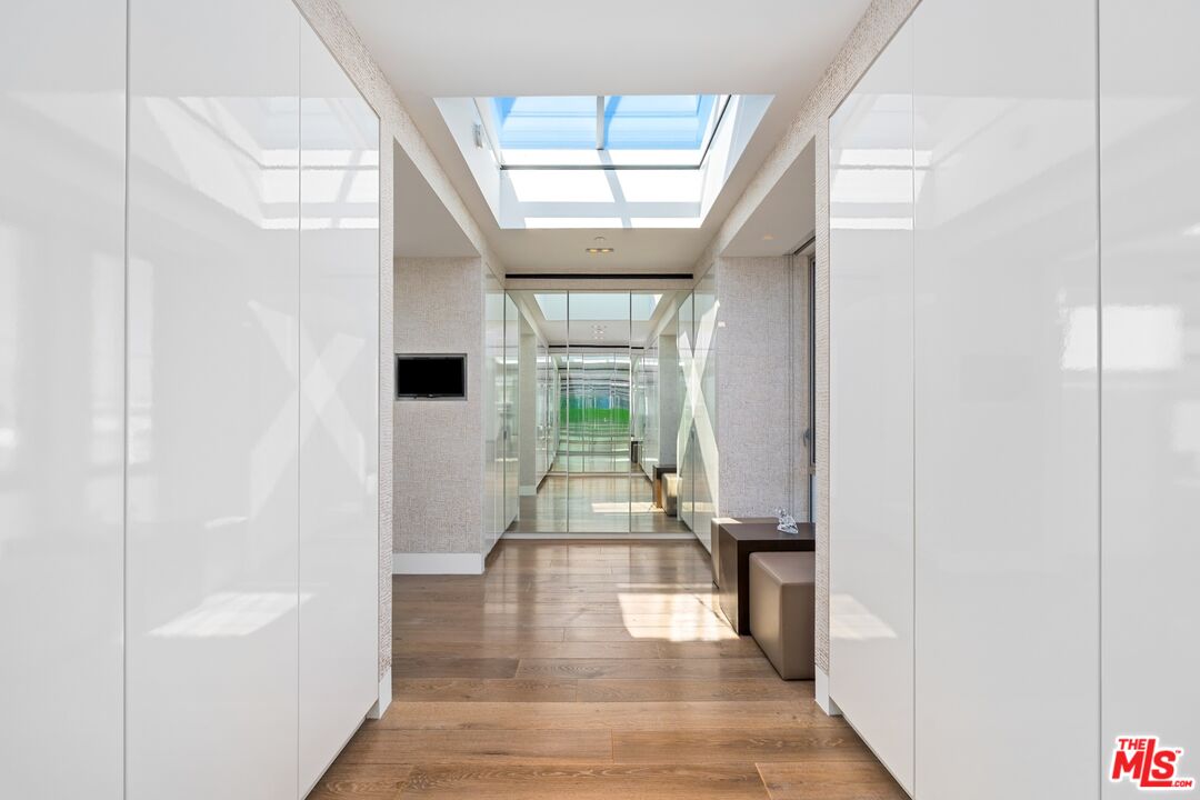 2505 Ocean Front Walk