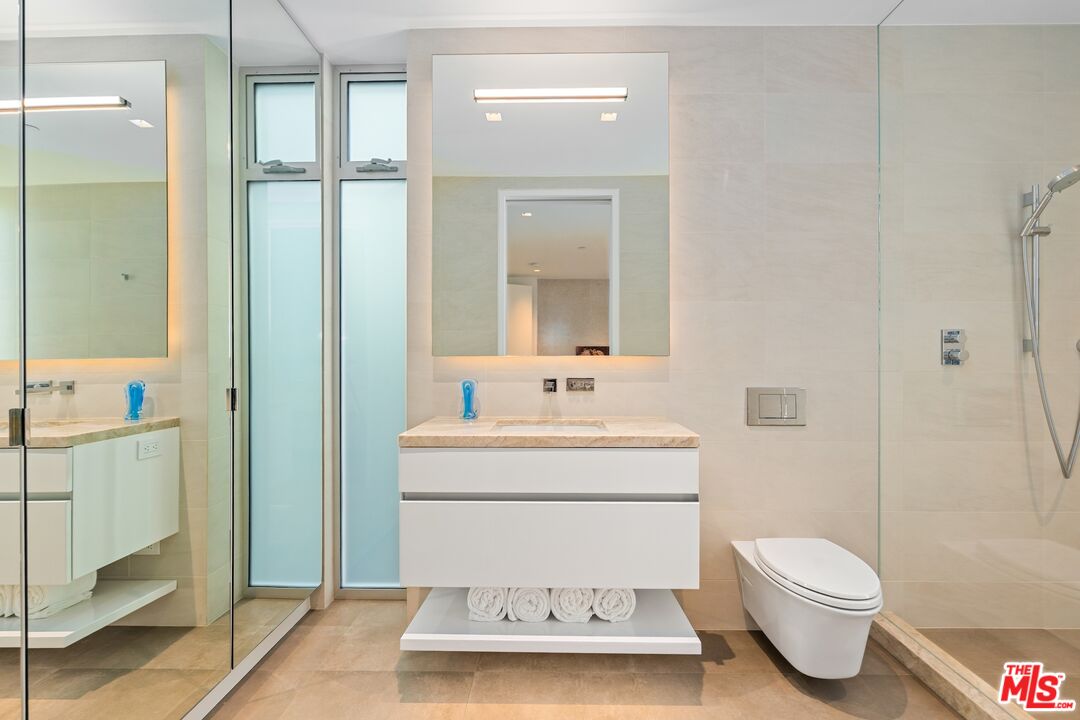 2505 Ocean Front Walk