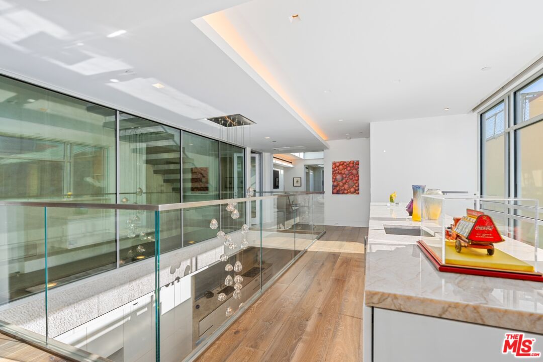 2505 Ocean Front Walk