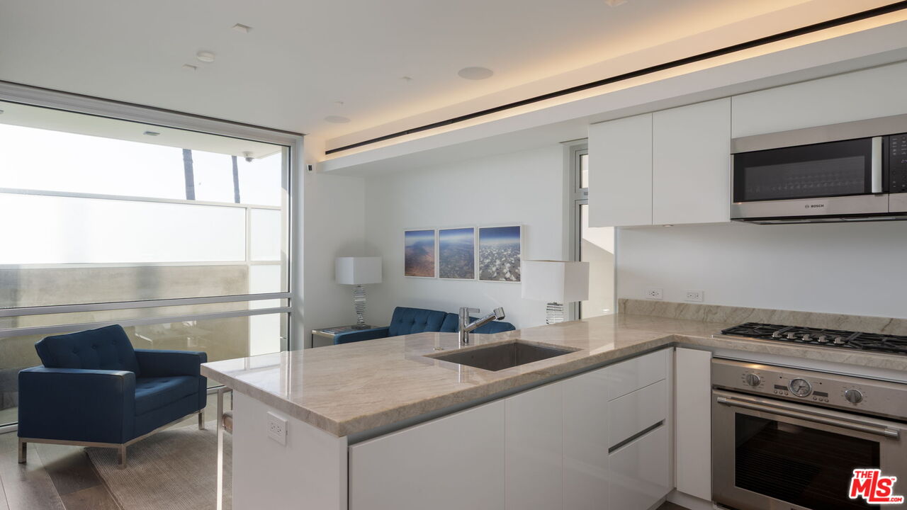 2505 Ocean Front Walk