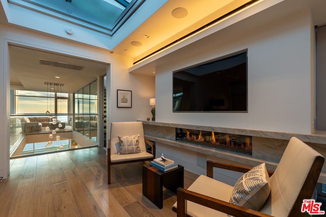 2505 Ocean Front Walk